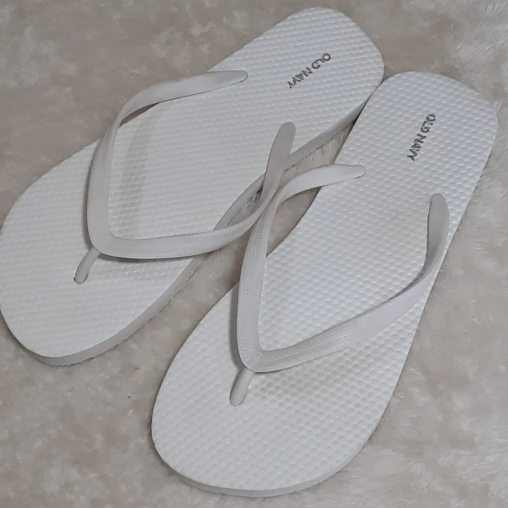 Old Navy Flip flops